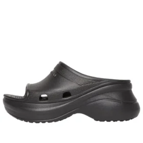 Balenciaga x Crocs Pool Slide -sandaalit ”Black” 677389W1S8E1000