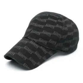 BB Monogram -lippalakki ”Black Grey” 704104410B21062 BB Monogram -lippalakki ”Black Grey” 704104410B21062