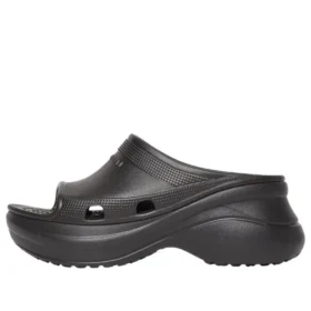 Crocs Pool Slide -sandaalit ”Black” 677386W1S8E1000