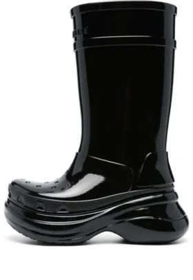 Crocs x Balenciaga kiiltäväpintaiset saappaat ”Musta” 677388W1S8X