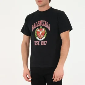 Est.1917 Crest Logo -T-paidat ”Musta” 670943TLV891076 Est.1917 Crest Logo -T-paidat ”Musta” 670943TLV891076