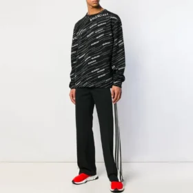 Jacquard-logolla varustettu pyöreäkaulainen villapaita ”Black” 555381T15241070