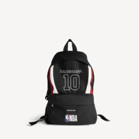Miesten Balenciaga | NBA-yhteistyömalli Explorer-reppu, musta/valkoinen/vermillonpunainen