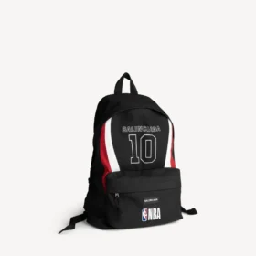 Miesten Balenciaga | NBA-yhteistyömalli Explorer-reppu, musta/valkoinen/vermillonpunainen