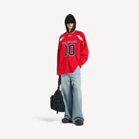 Miesten Balenciaga | NBA-yhteistyömalli, oversized-mitoitettu pitkähihainen T-paita, väri: punainen/monivärinen Miesten Balenciaga | NBA-yhteistyömalli, oversized-mitoitettu pitkähihainen T-paita, väri: punainen/monivärinen