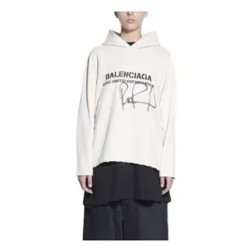 Miesten Balenciaga x RuPaul Crossover FW21 -kirjainpainatuspusero, kermanvalkoinen 670946TLV569057 Miesten Balenciaga x RuPaul Crossover FW21 -kirjainpainatuspusero, kermanvalkoinen 670946TLV569057