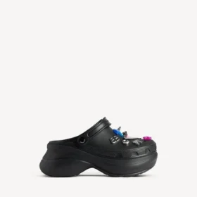 Naisten Crocs™-pistokkaat Jibbitz™ mustana