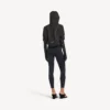 Naisten musta lyhyt techwear-takki Naisten musta lyhyt techwear-takki