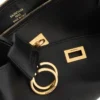 Naisten musta Rodeo-olkapussipochette Naisten musta Rodeo-olkapussipochette