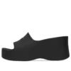 Paksupohjaiset kiilakorkosandaalit ”Black Rubber” 737923W1S891000