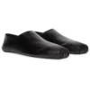 Pehmeästä vasikannahasta valmistetut neliönkärkiset slip-on-kengät ”Musta” 702072WBDH11000