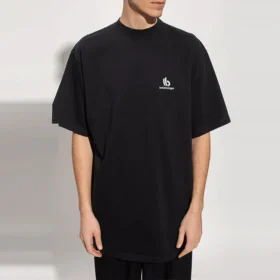 Sporty B -logopaita, Boxy Fit ”Black” 681045TLVN11070 Sporty B -logopaita, Boxy Fit ”Black” 681045TLVN11070