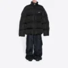 Tiikerin vuosi -ylisuuri topattu untuvatakki ”Black” 682695TLO061000