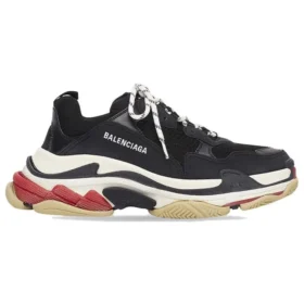 Triple S -tennari ”Black Red” 533882W09OM1000