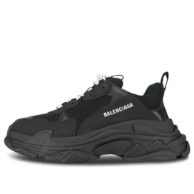Triple S -tennari ”Musta” 2020 534217W2CA11000
