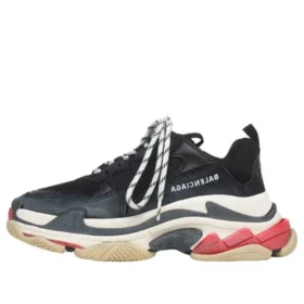 Triple S -tennarit ”Black Red” 524037W09O11000