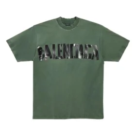 Uusi Tape Type -T-paita, medium-istuvuus, ”Dark Green” 739784TQVQ83004 Uusi Tape Type -T-paita, medium-istuvuus, ”Dark Green” 739784TQVQ83004